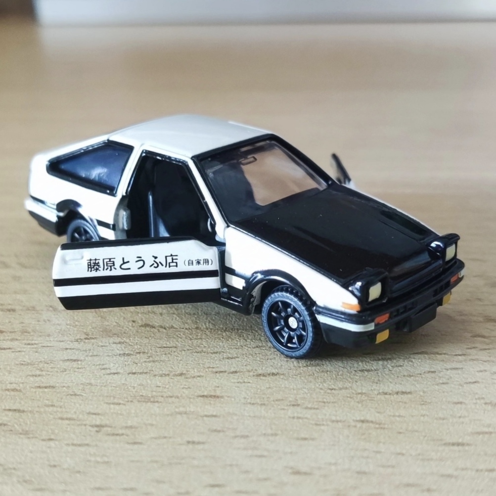 大学生每天带一辆小车上课之丰田AE86