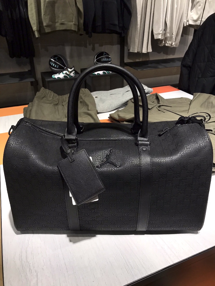 ⭐️NIKE也出老花包了？手提老花简直不要太帅还便宜