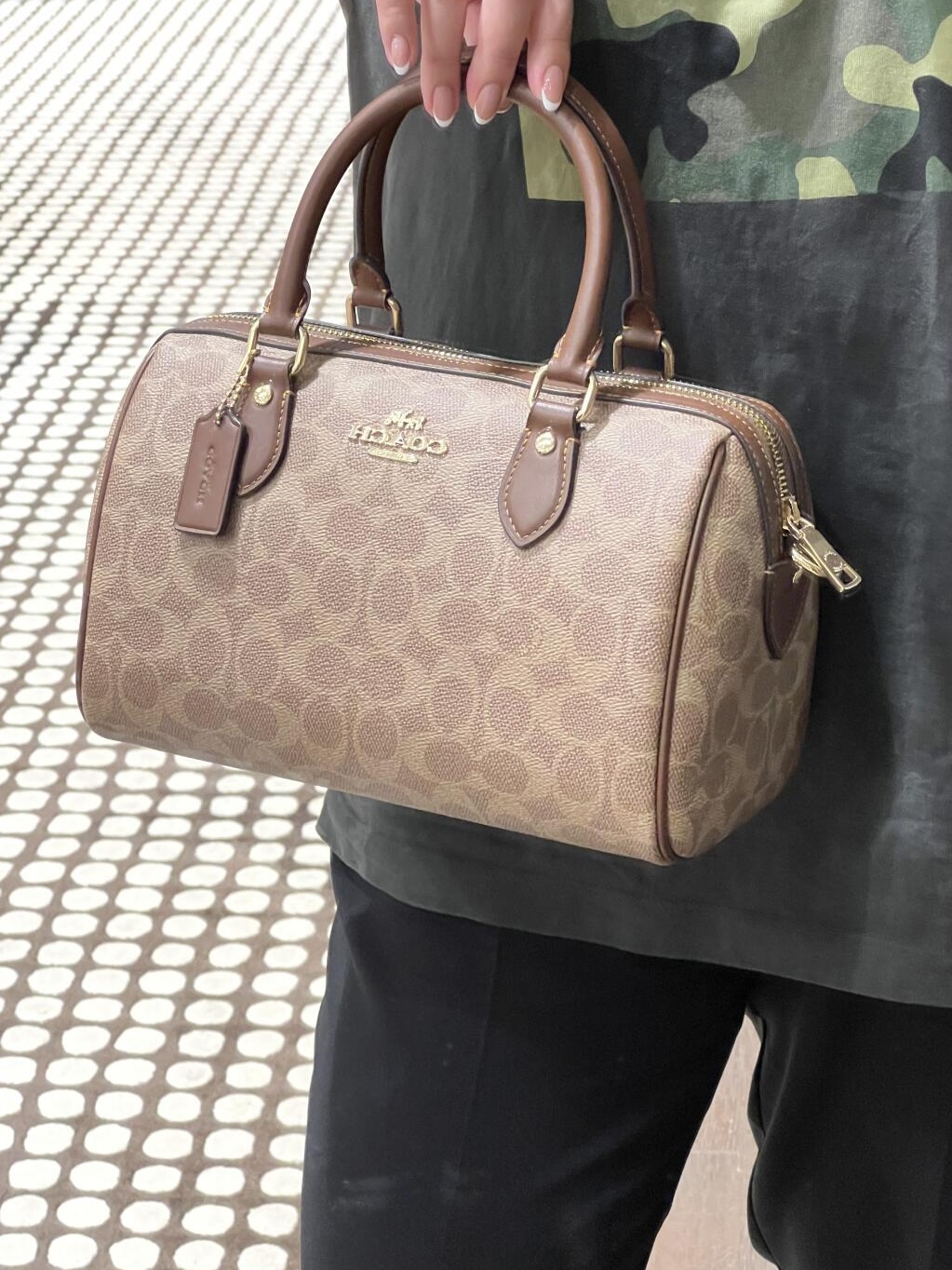 没人能拒绝一只精致显贵的波士顿手提包！