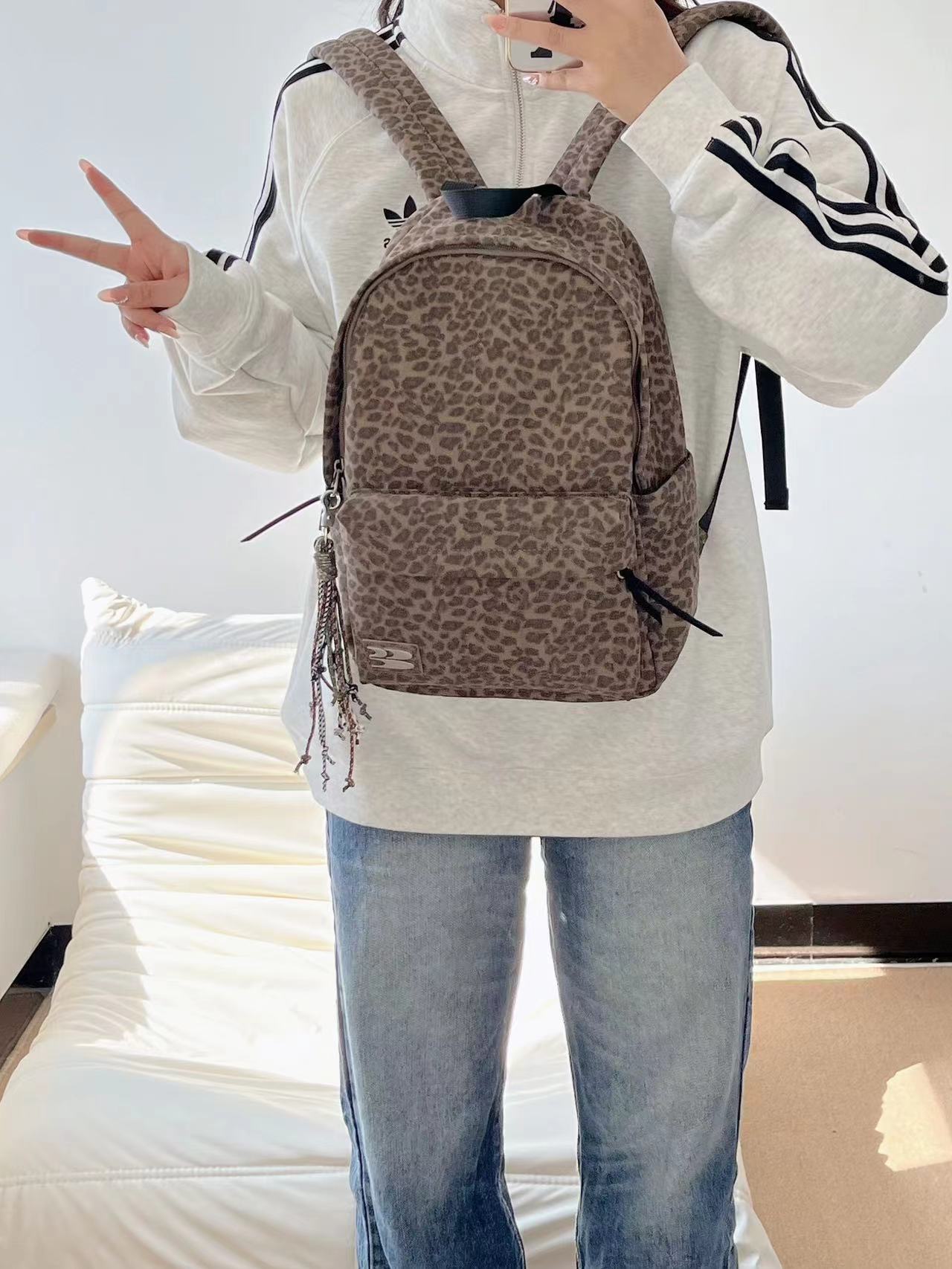 秋冬宝藏搭配单品，没有一个大容量的书包呢！