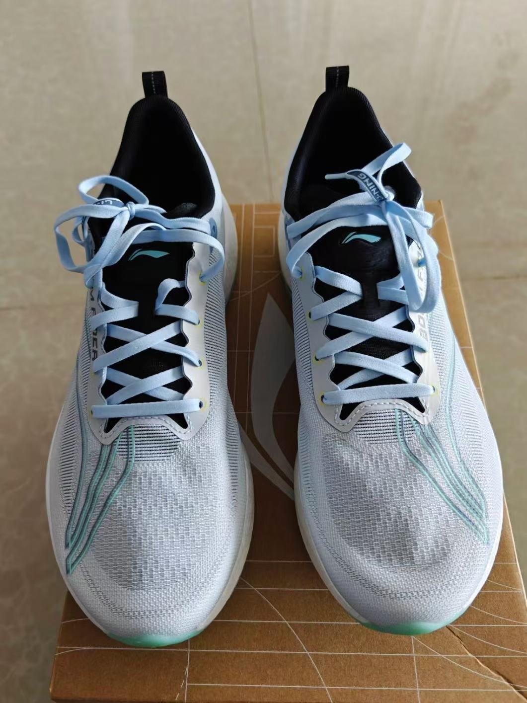 非常轻便！同价位简直没有对手的一款跑鞋😍