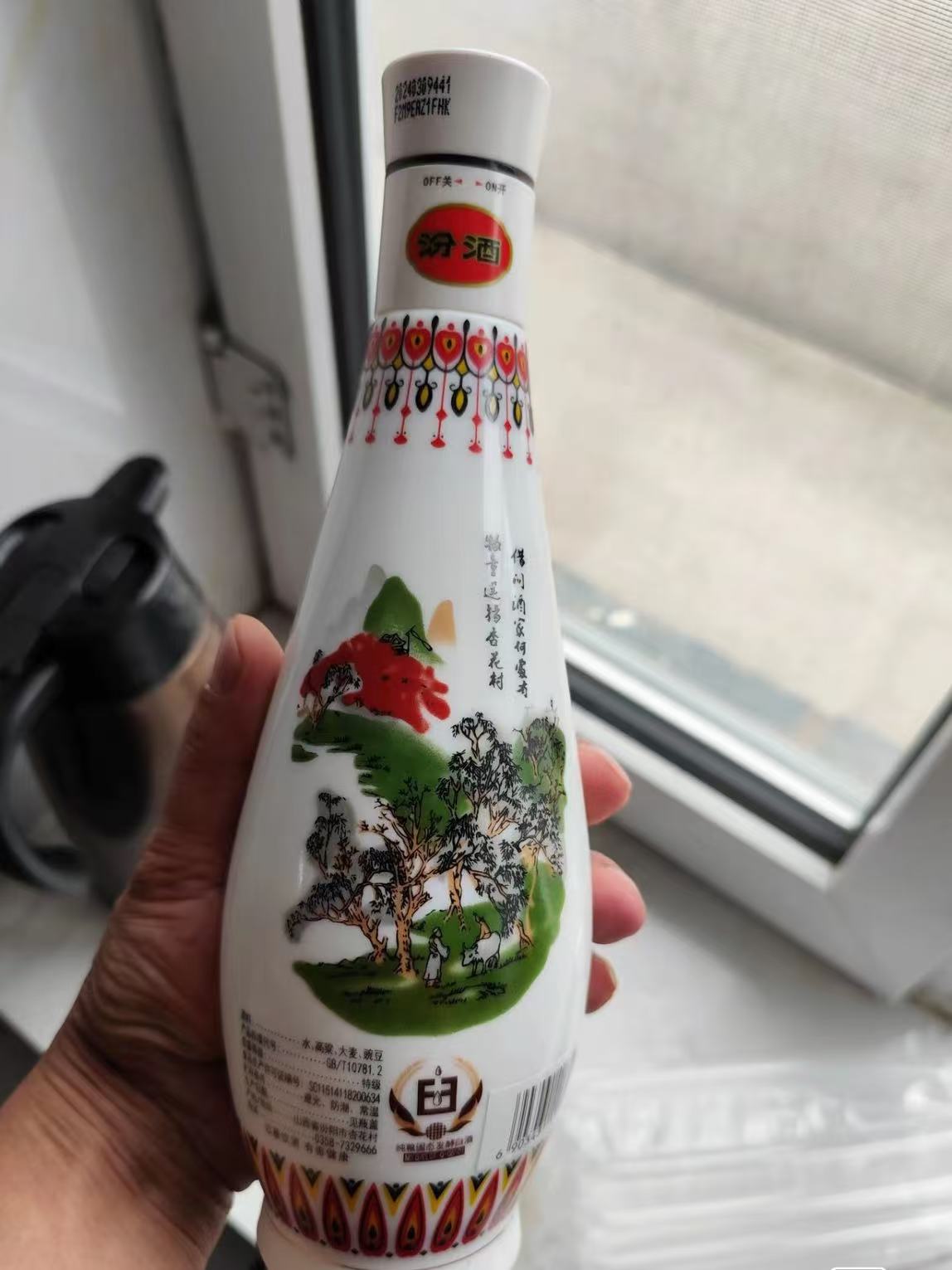 白瓷汾酒口感棉柔，味甜适口适合所有爱喝酒人士！