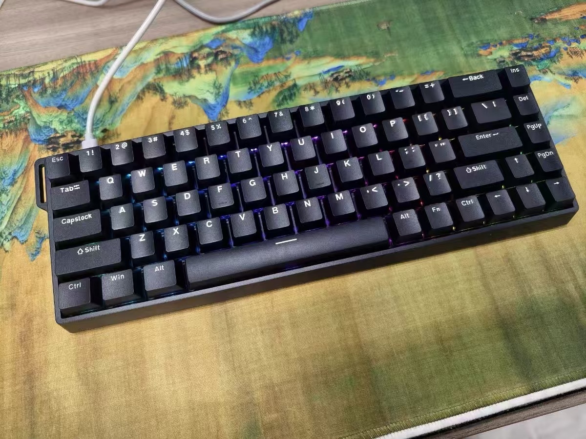 太梦幻了！这款键盘会发光哎❗️