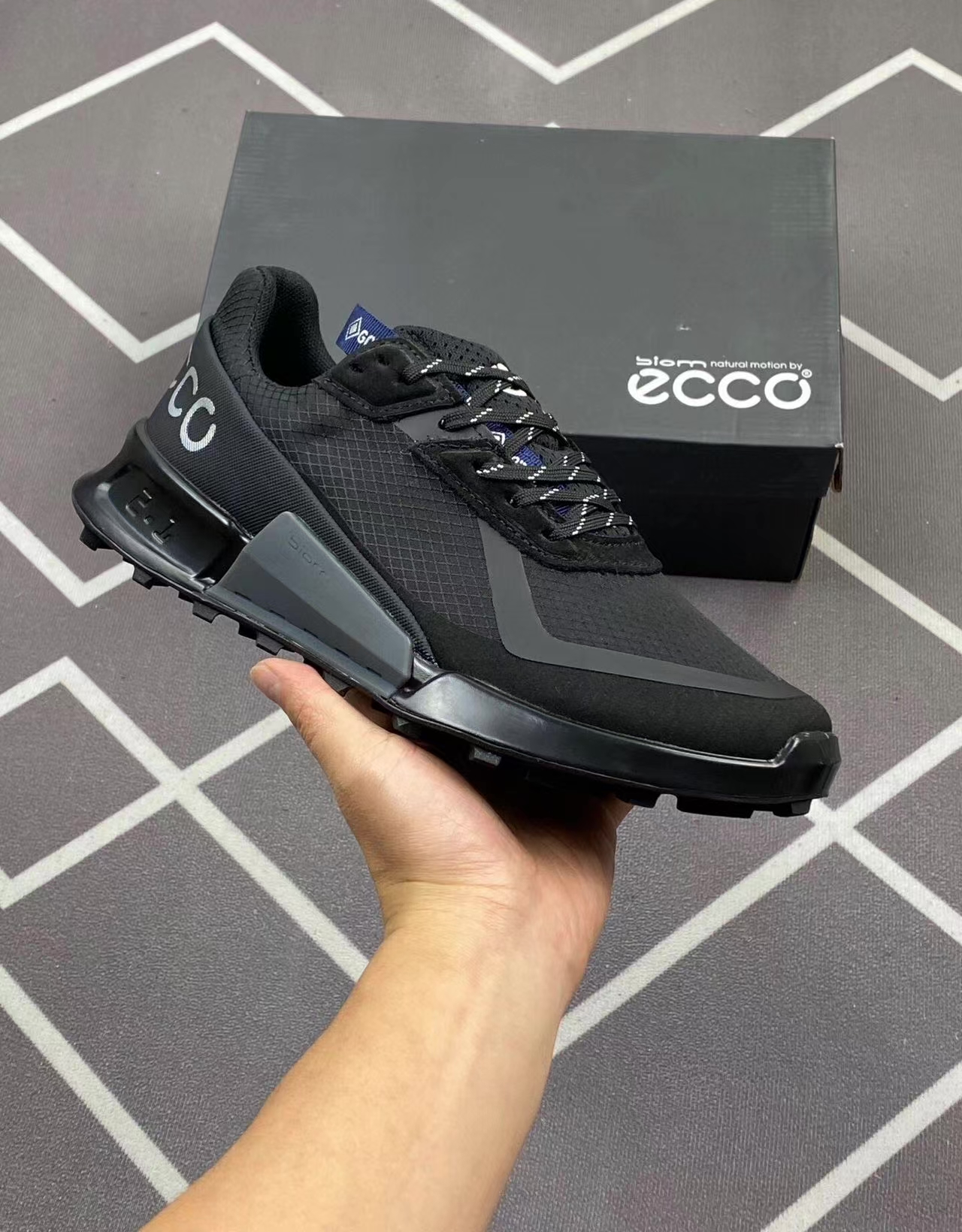 休闲潮人必备！ECCO爱步黑鞋，舒适又百搭
