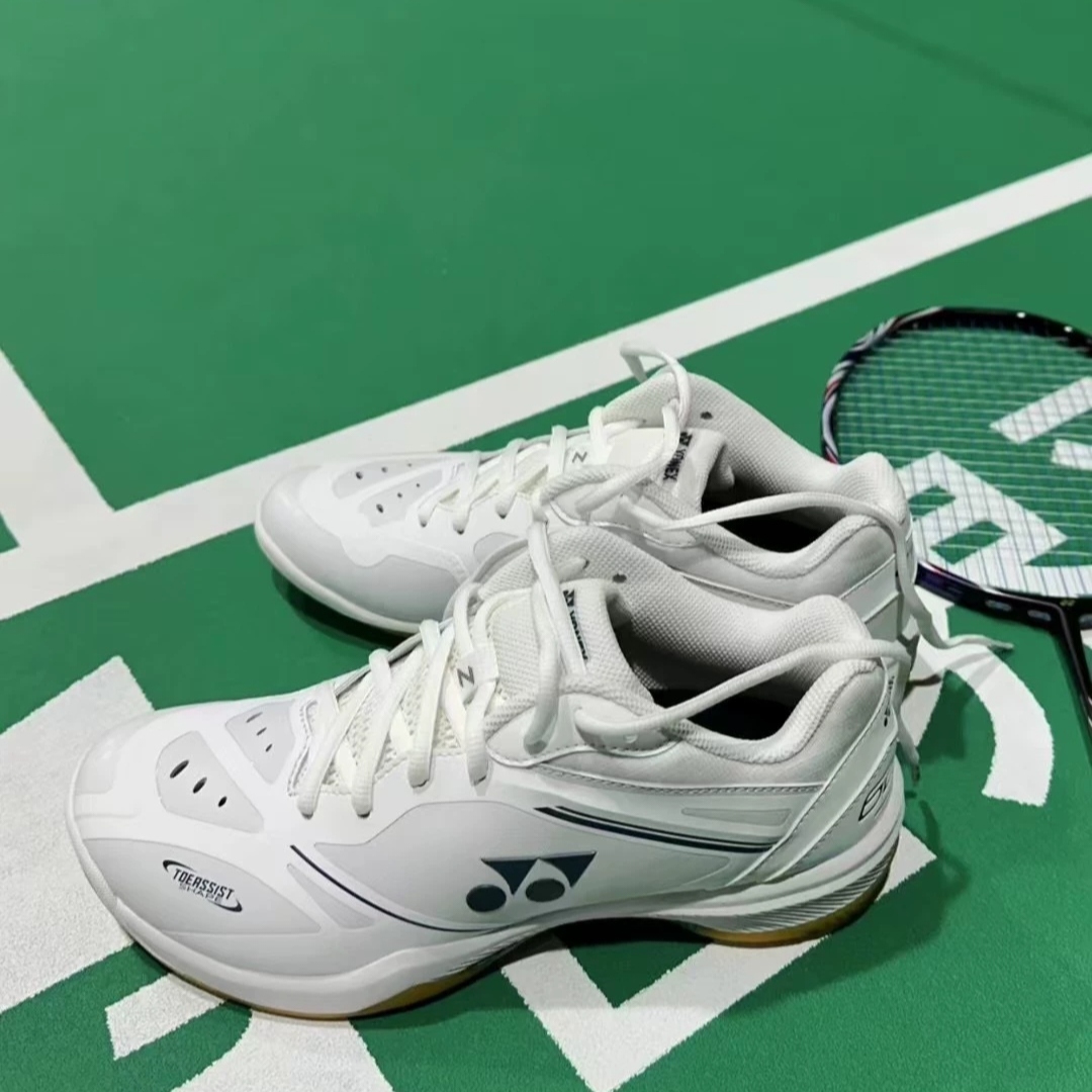 惊艳到！！尤尼克斯新出的65z小白鞋！