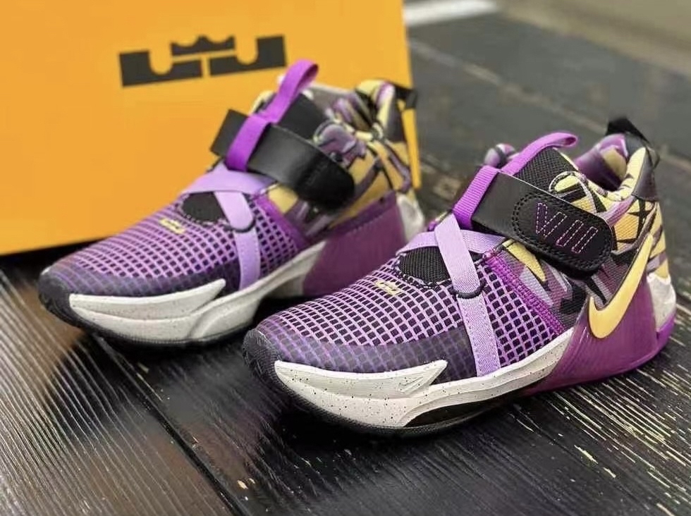 Nike这个配色的鞋，小孩都要馋哭了吧？