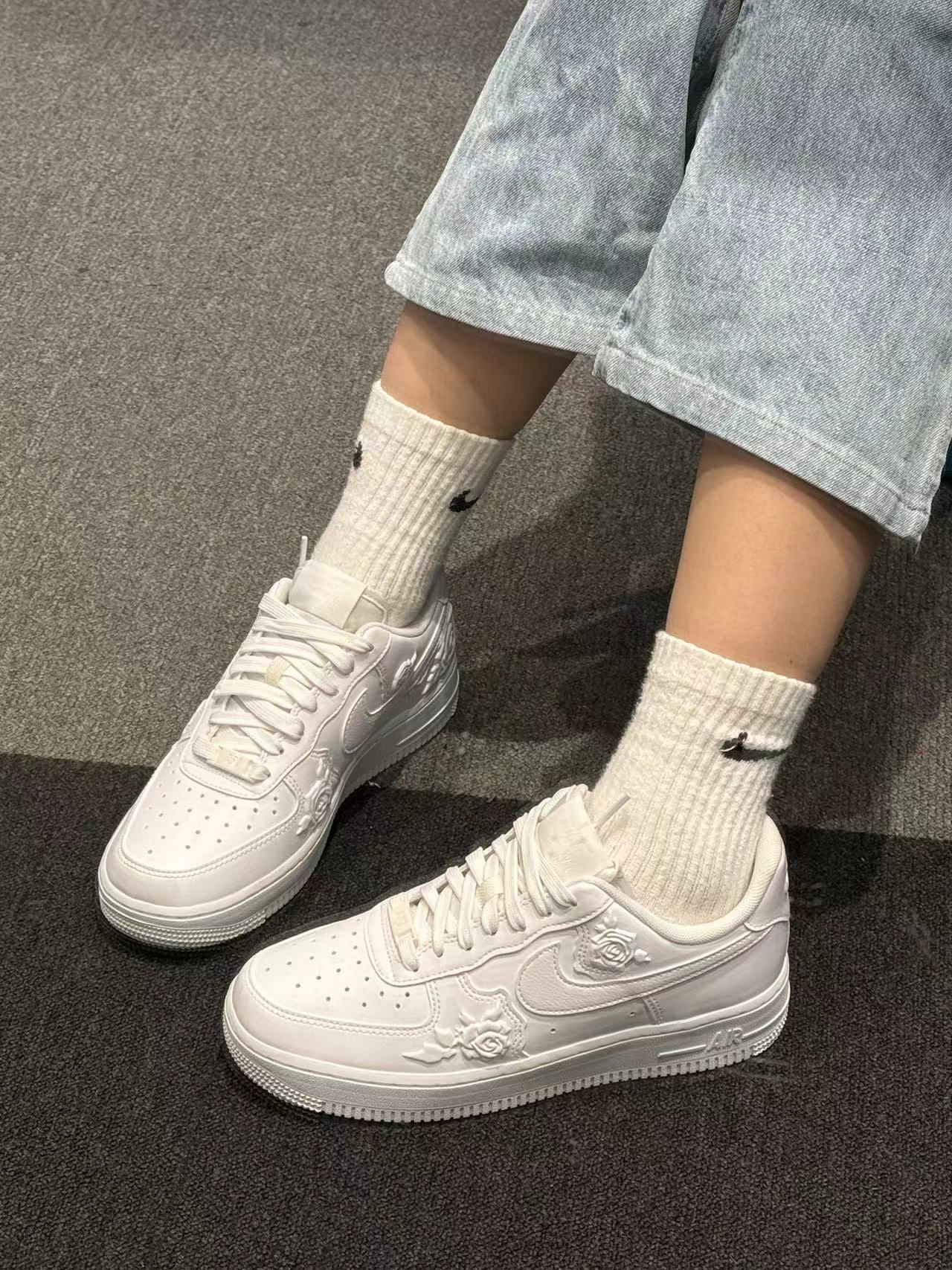 带玫瑰🌹浮雕的纯白空军你一定没有见过