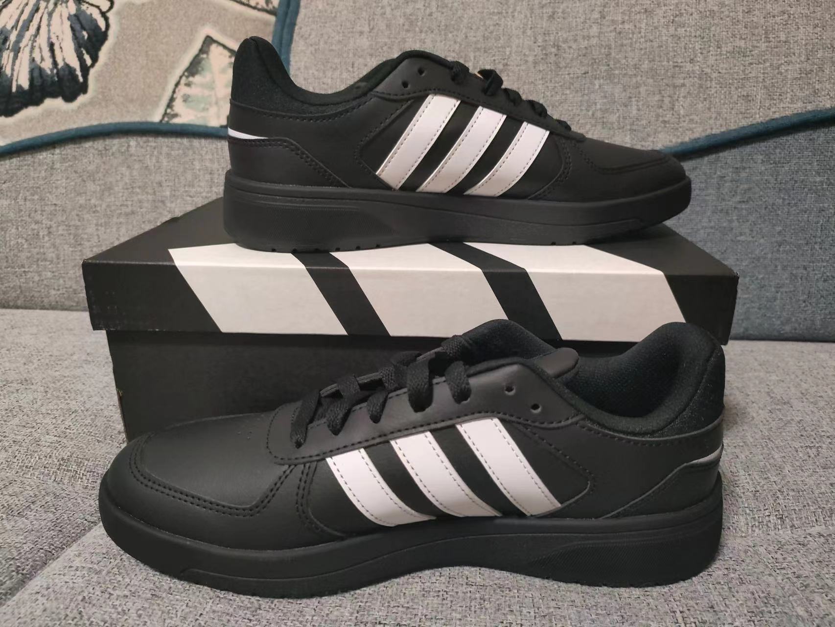 🔥 Adidas黑贝壳宝藏板鞋，经典又舒适🔥