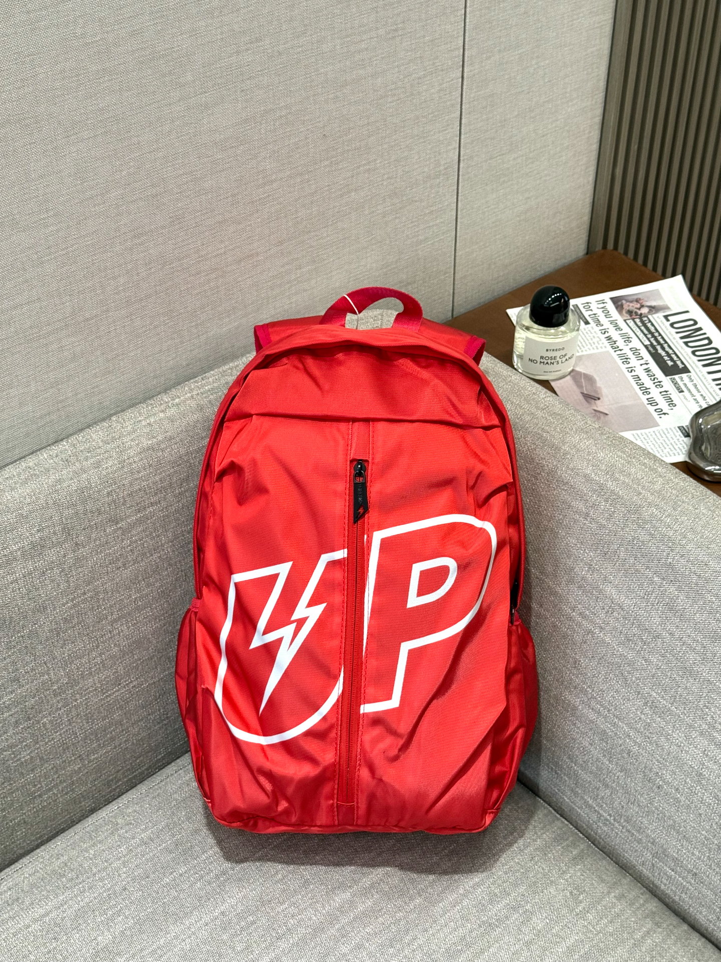 这么好看的红色双肩包🎒到底是谁在背！