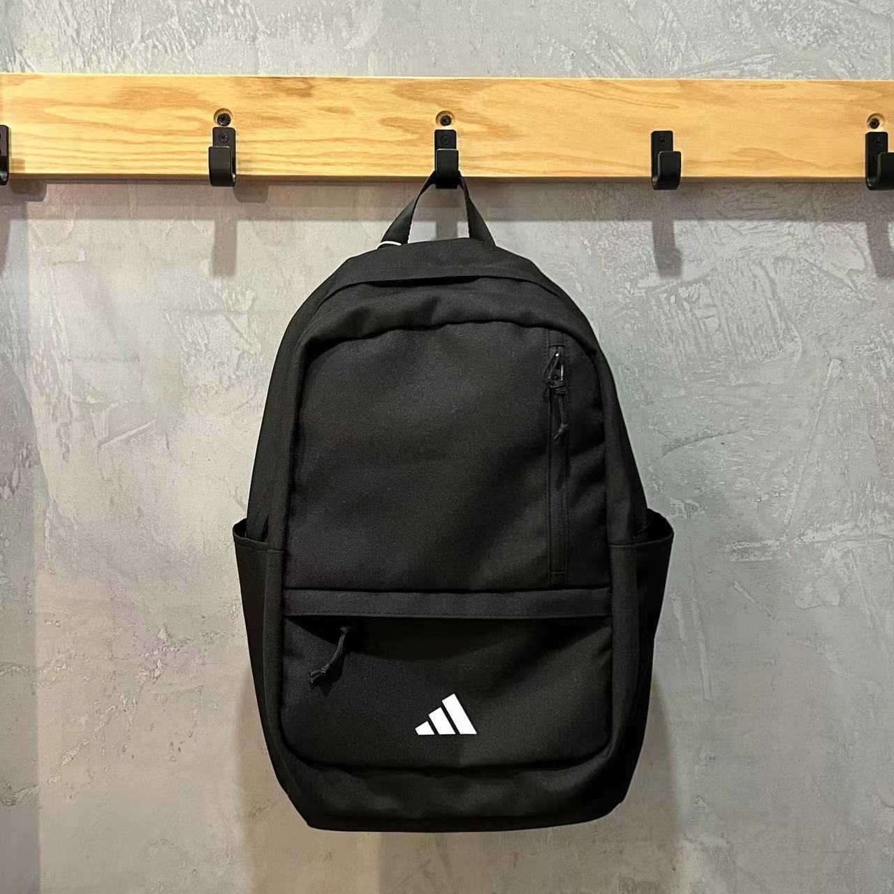 挖到宝啦‼️这款双肩包配有零钱包👛