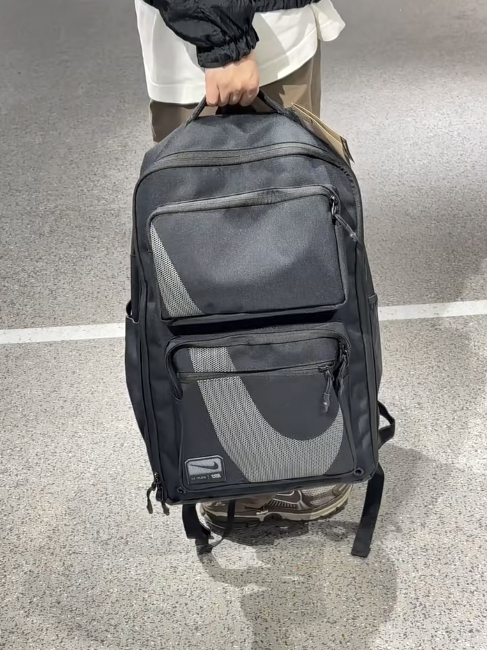 🎒耐克家的书包质量是真的好呀，学生党宝宝们冲呀~📚