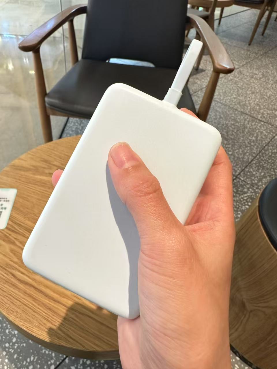 小米磁吸无线充电宝！摆脱带线的束缚！