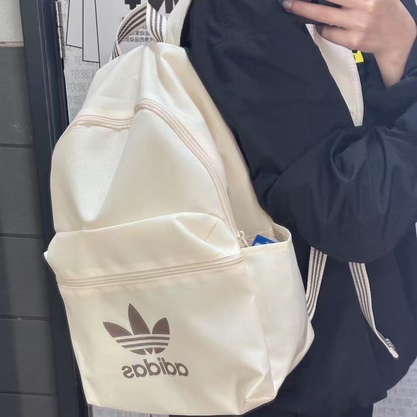 背上adidas的这款书包，心情真的瞬间被治愈了🌸
