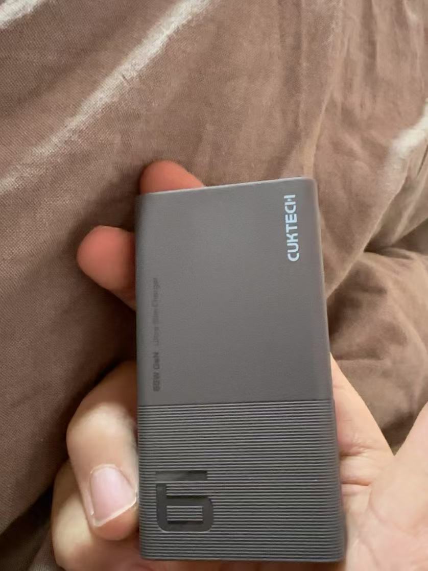 薄如蝉翼的充电器