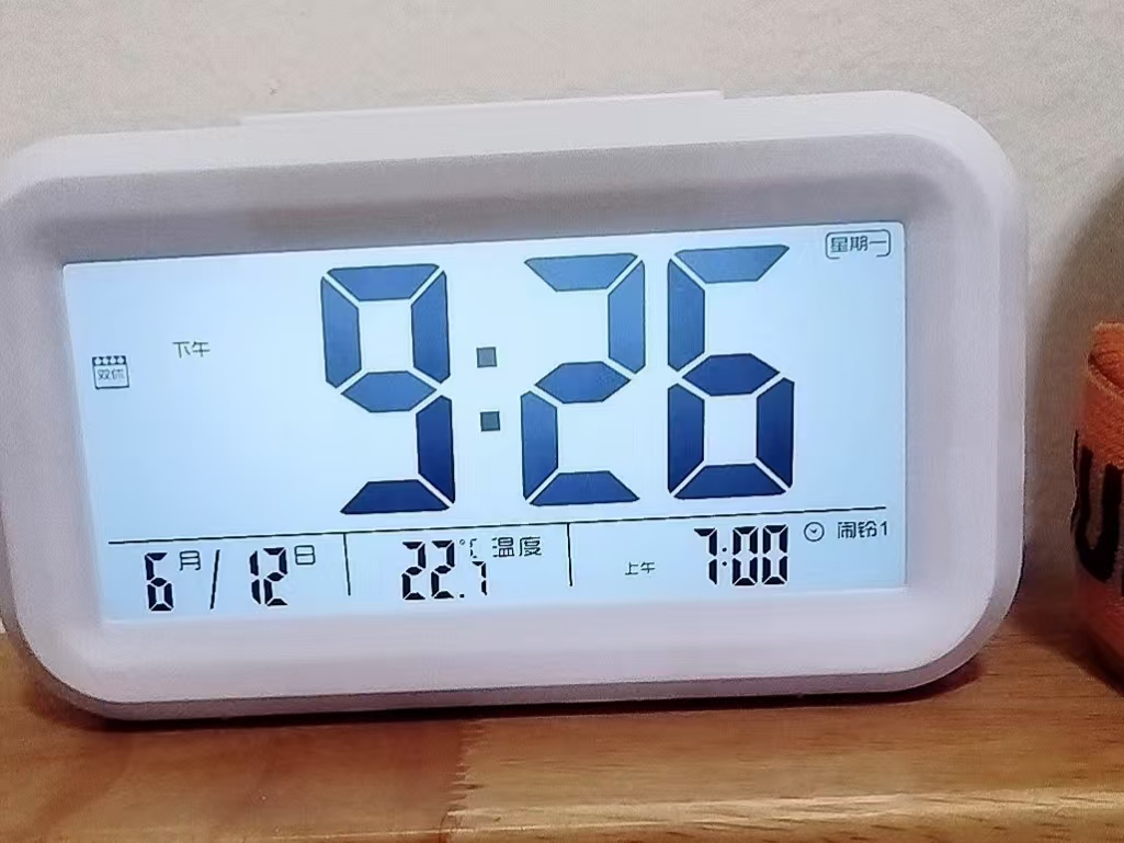 🙅‍♀️大无语！带温湿度闹钟的那些 bug