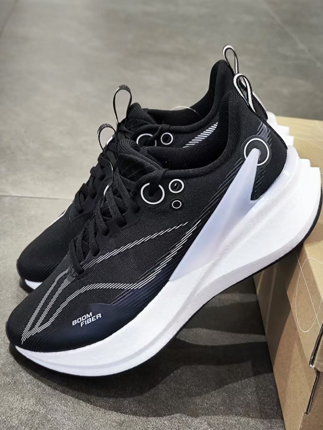 跑鞋中的六边形战士