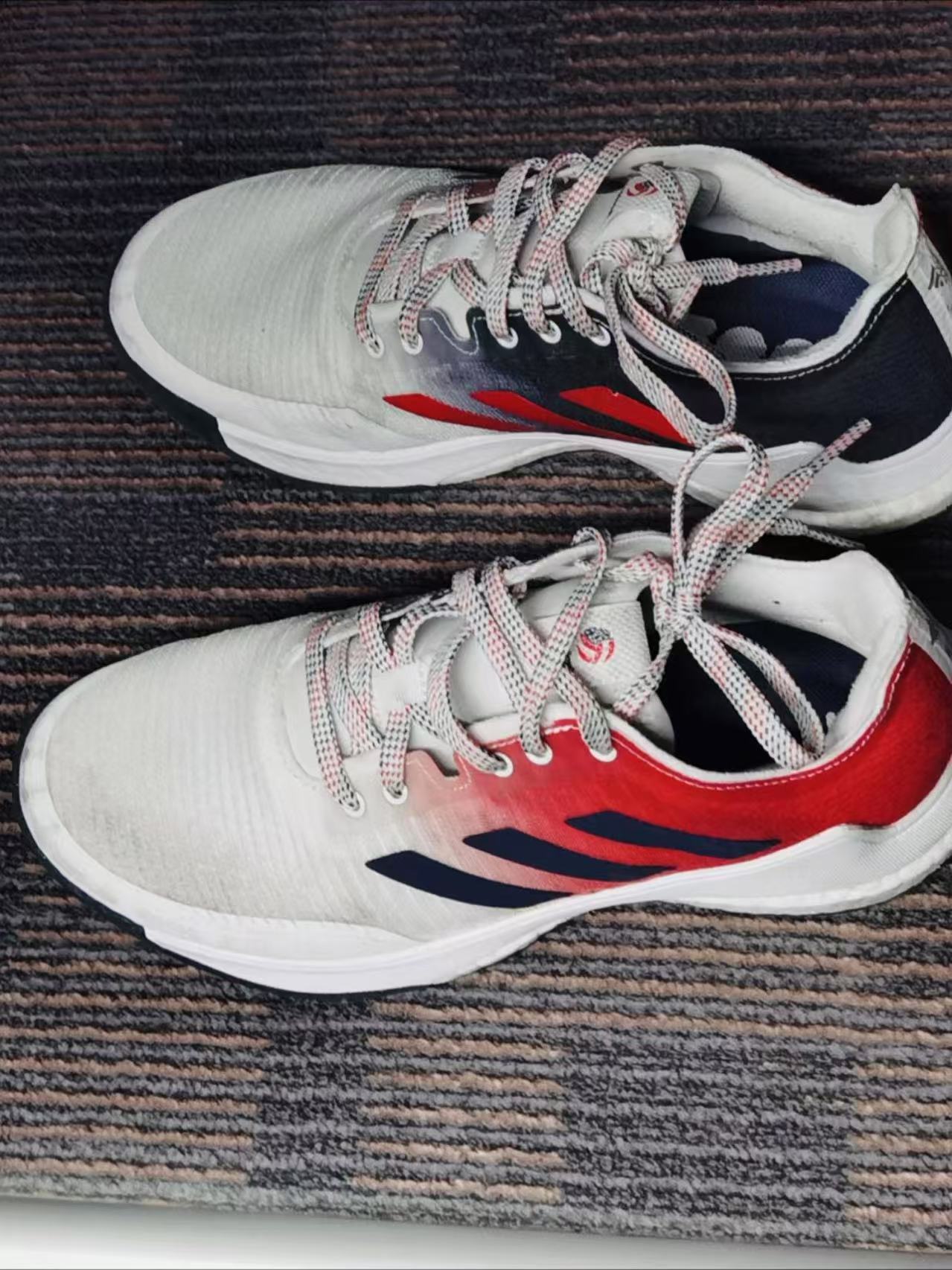 时尚利器！adidas Crazyflight 训练鞋