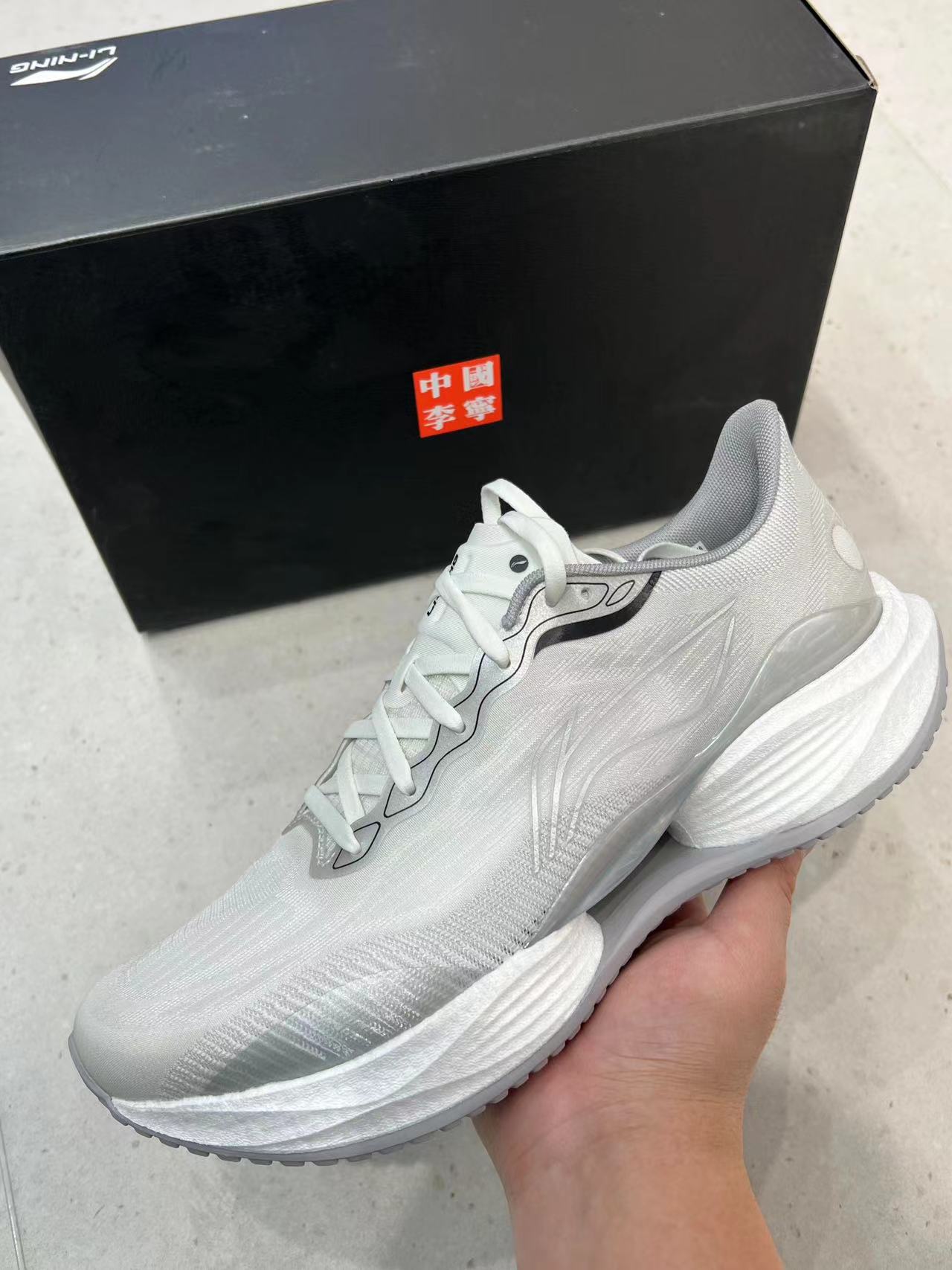 超轻22这个配色太清爽了吧！！