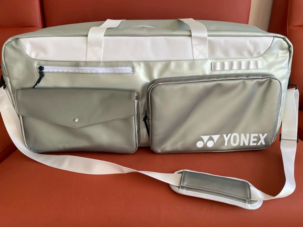 羽毛球爱好者的福音！YONEX 大容量球包