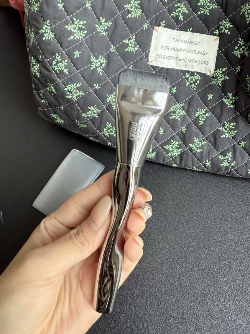 打造完美底妆的小能手！新手强推这个粉底刷