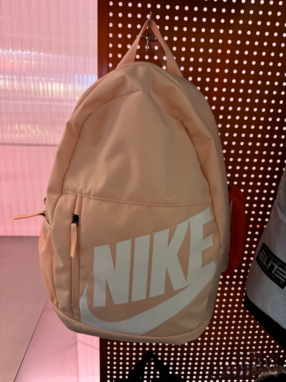 😍粉色 Nike 双肩包，甜蜜出行必备