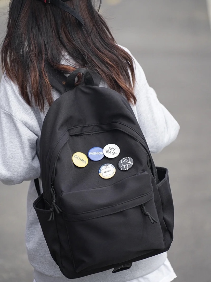 入了大容量新书包	🎒干净简约酷黑一眼爱上❗️