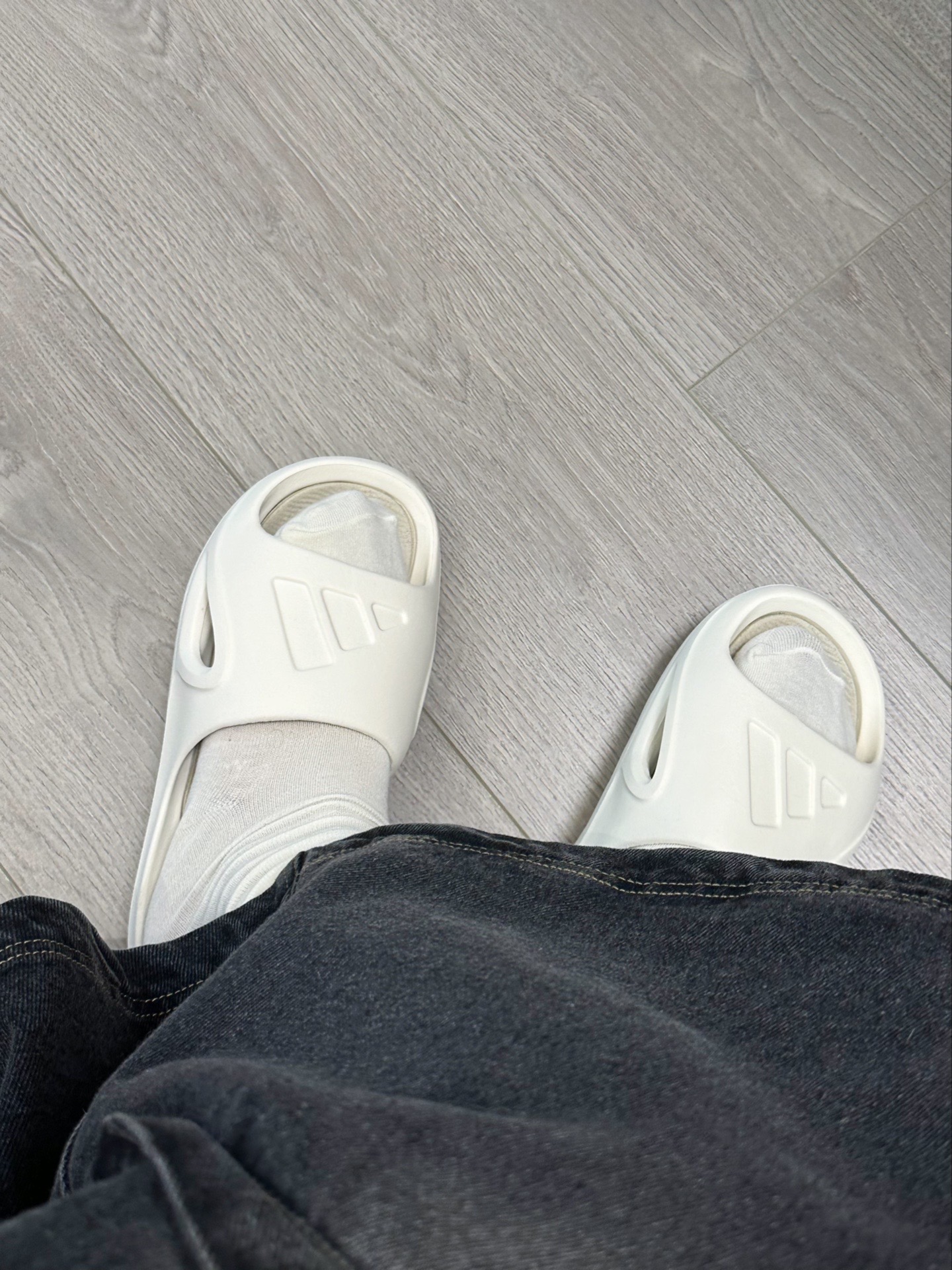 谁能拒绝奶油白色的adidas 拖鞋啊？