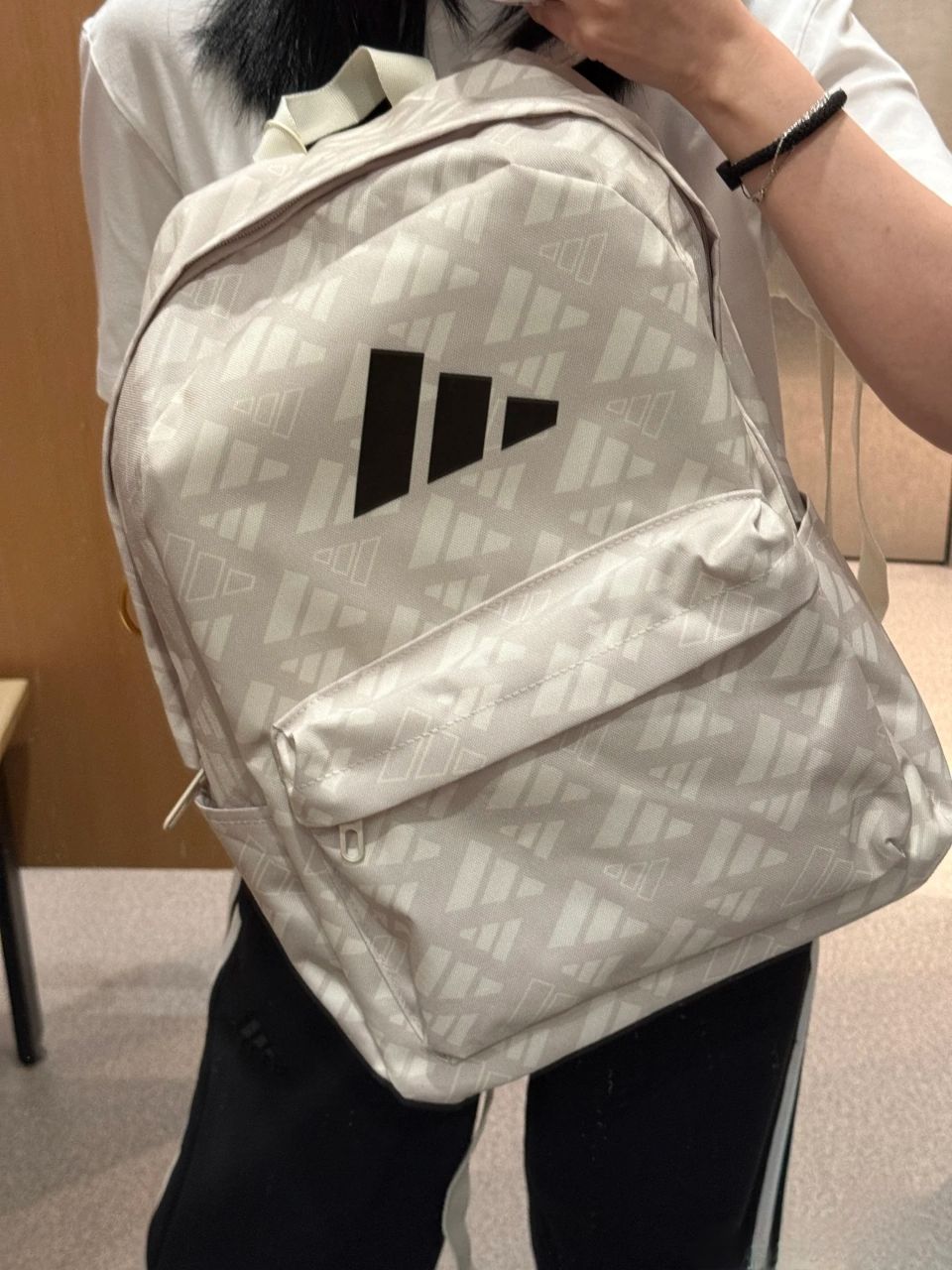 谁还没有这款阿迪双肩包！