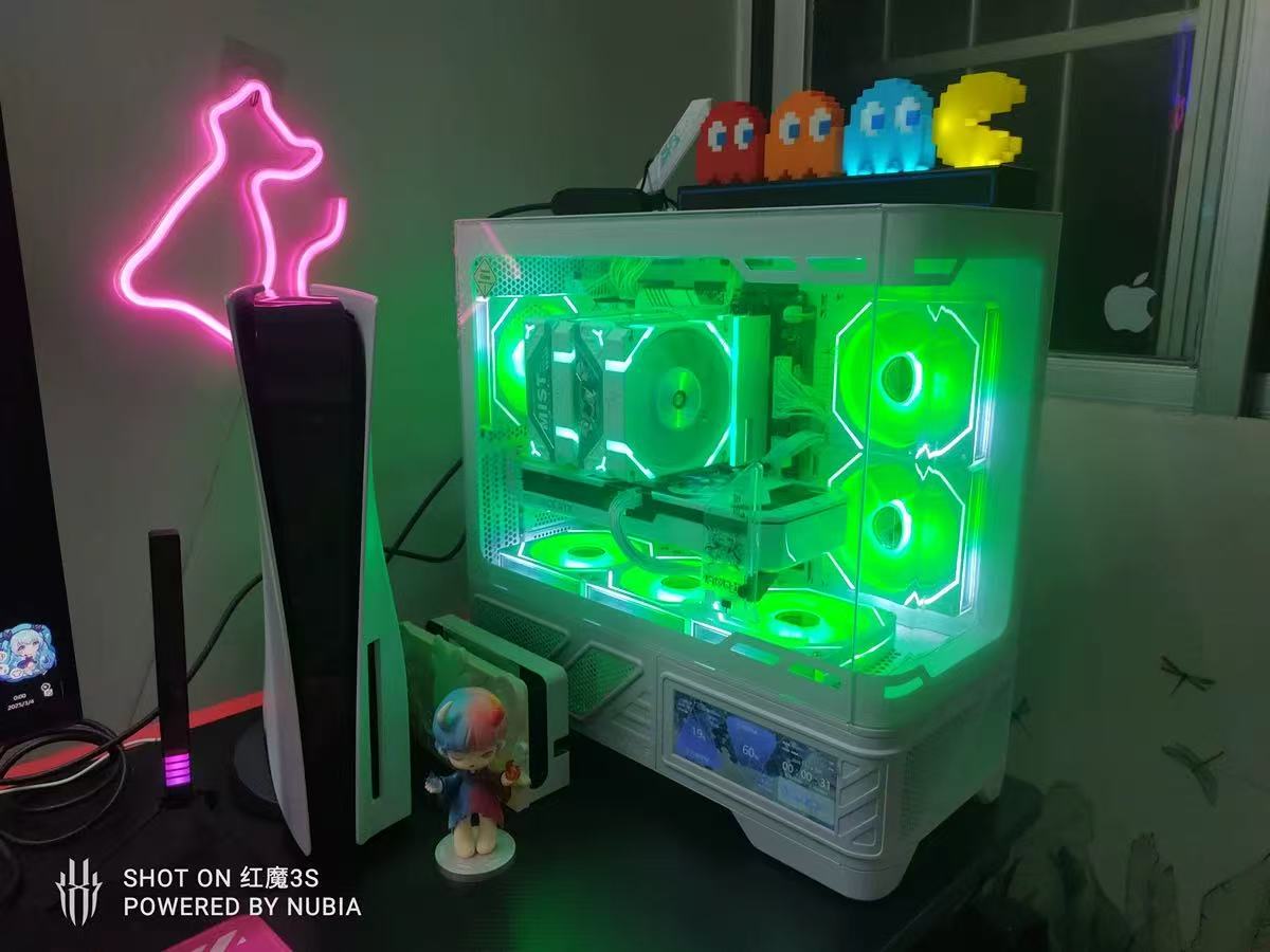 科技感拉满的机箱