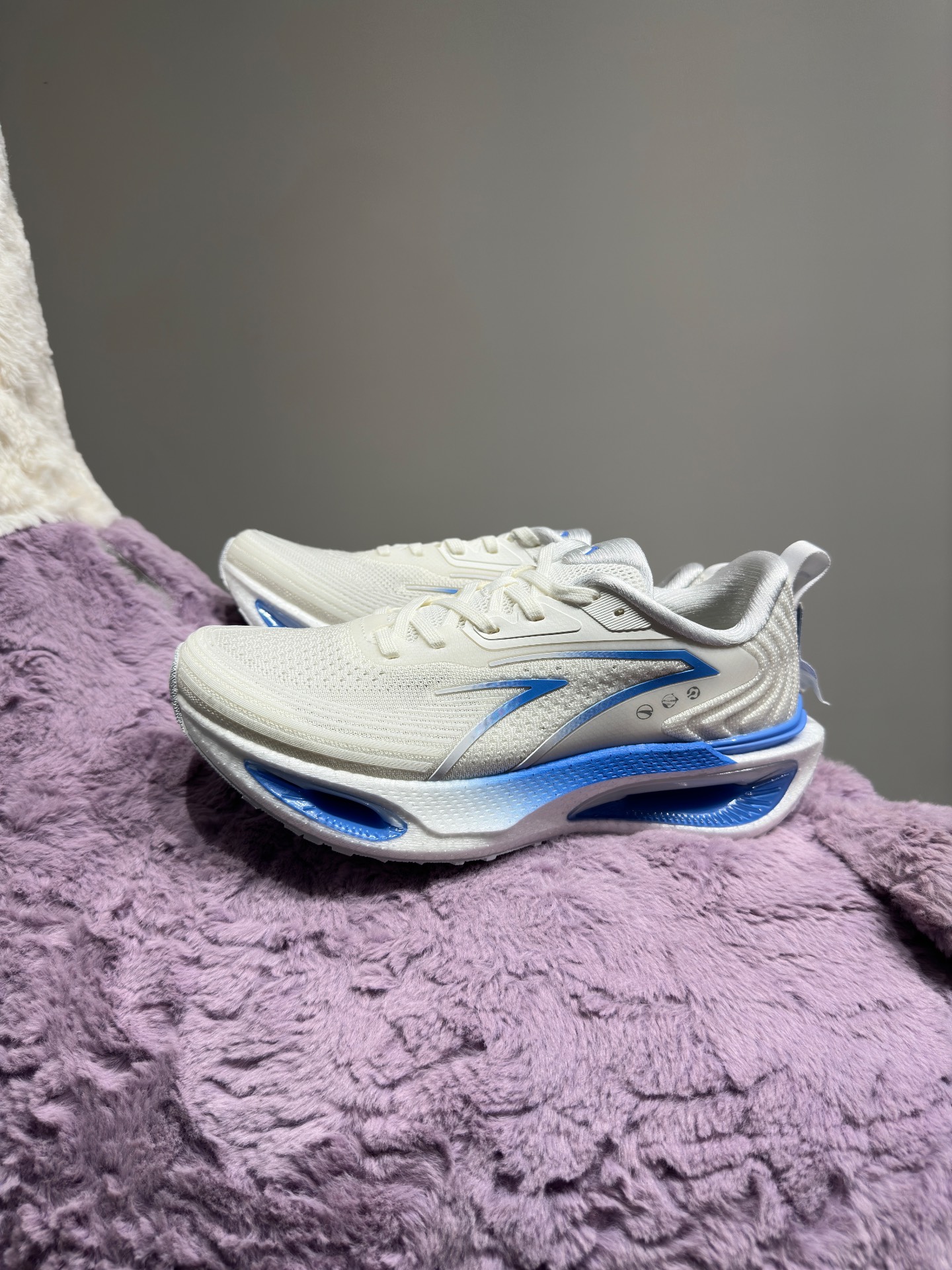 这跑鞋有点别致呀❕❕❕❕❕