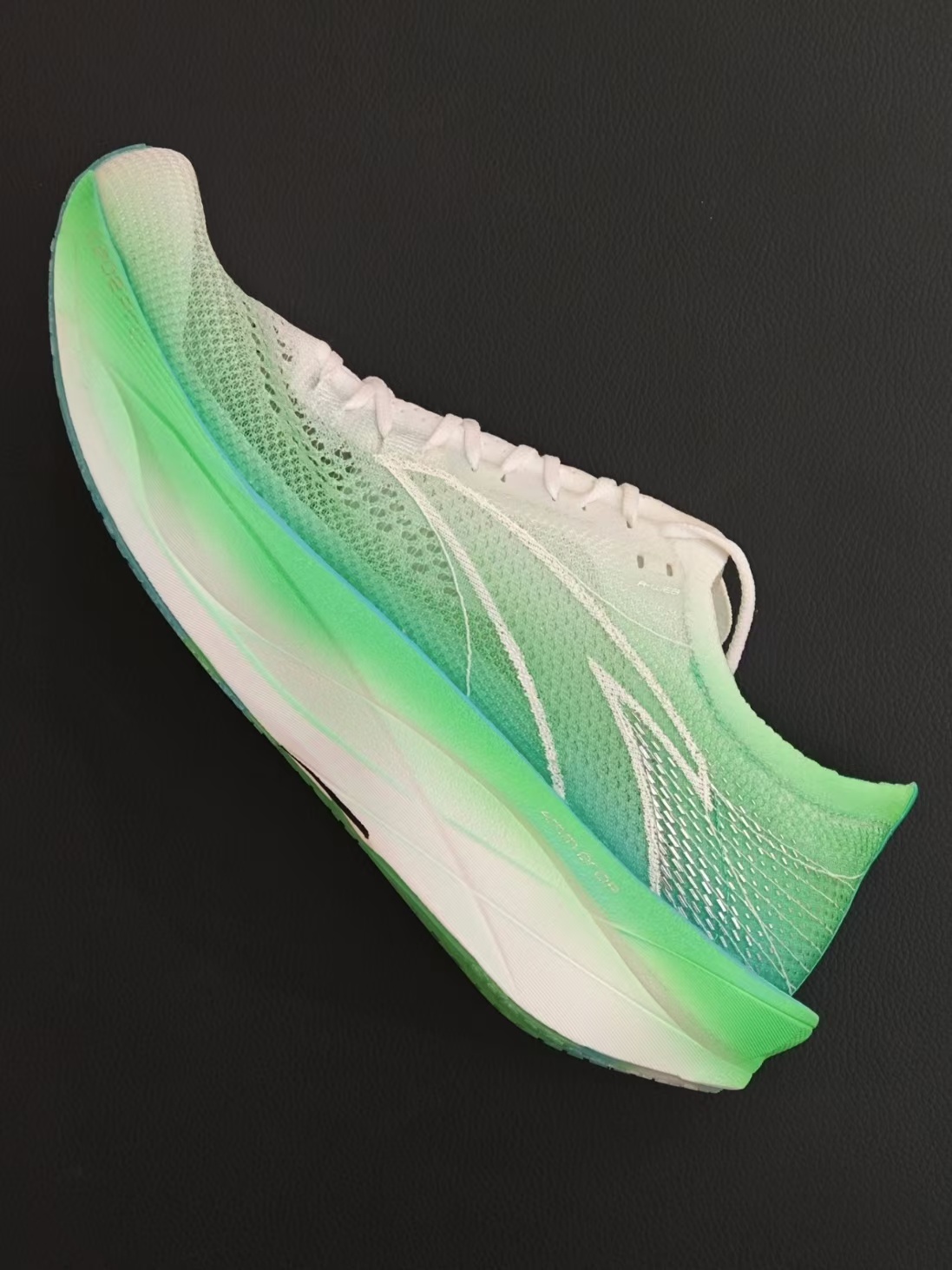 浅蓝色配色真的好清透，跑步性能也好好