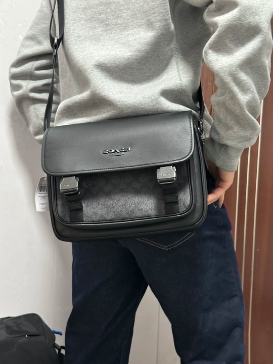 Coach｜男士经典标志信使包