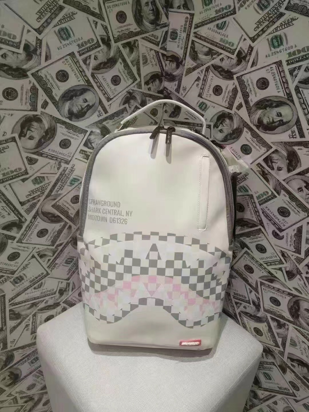 看！！！这个背包，轻便实用又好看🎒