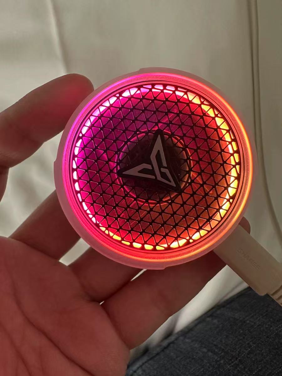 手机发热烫手怎么办？快用散热器拯救它！