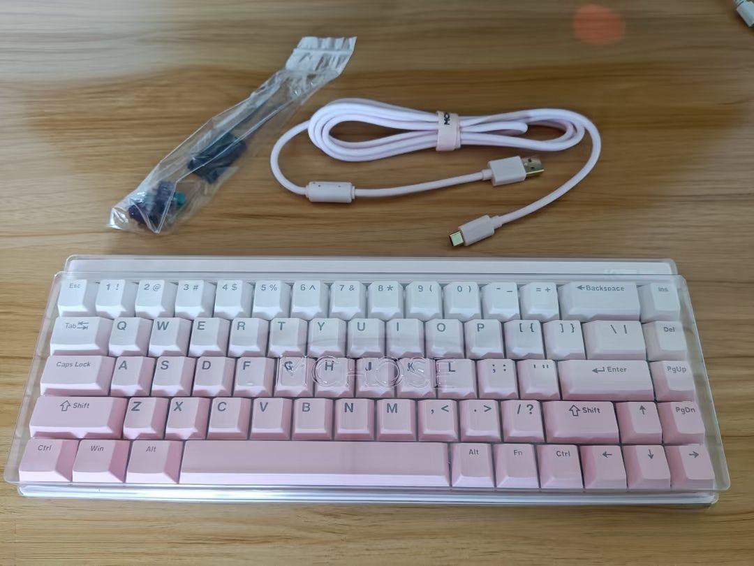 雾桃渐变！迈从 68 键超仙白键盘✨