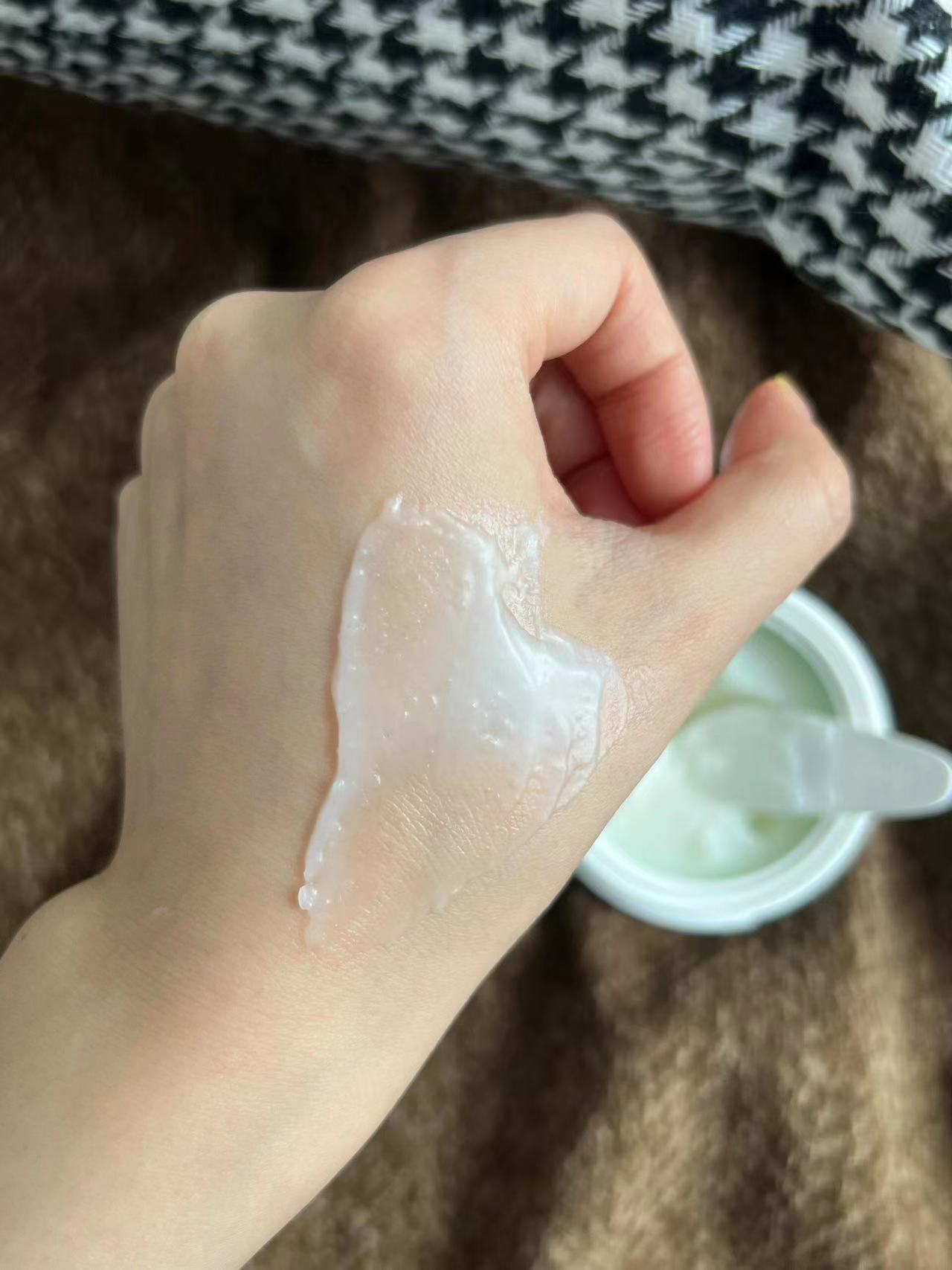 就是这个卸妆膏，用过一次就被迷住了。。。。。