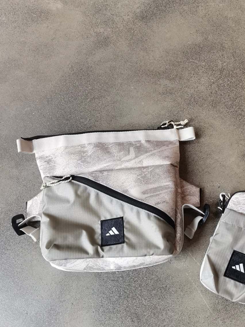 夏天一定要有的斜挎小包，能放太阳伞