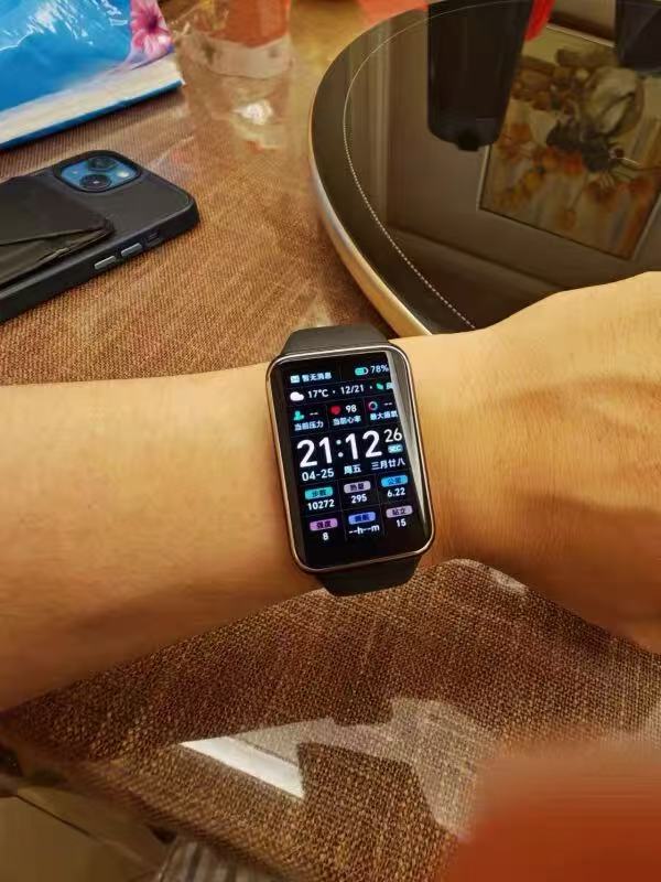 入手不亏，荣耀手环10 