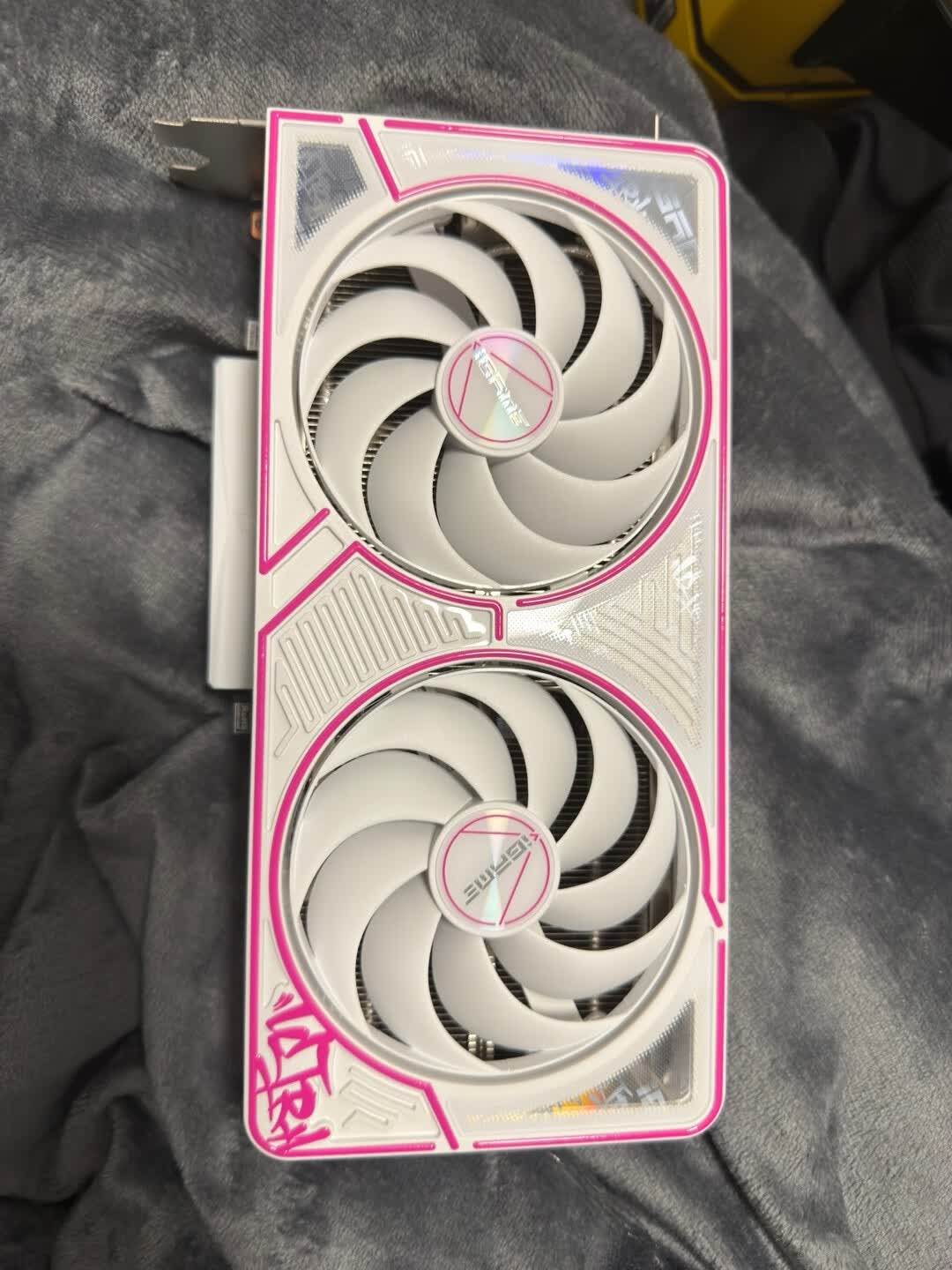 性能颜值双在线！七彩虹 RTX 5060Ti Ultra 显卡真香