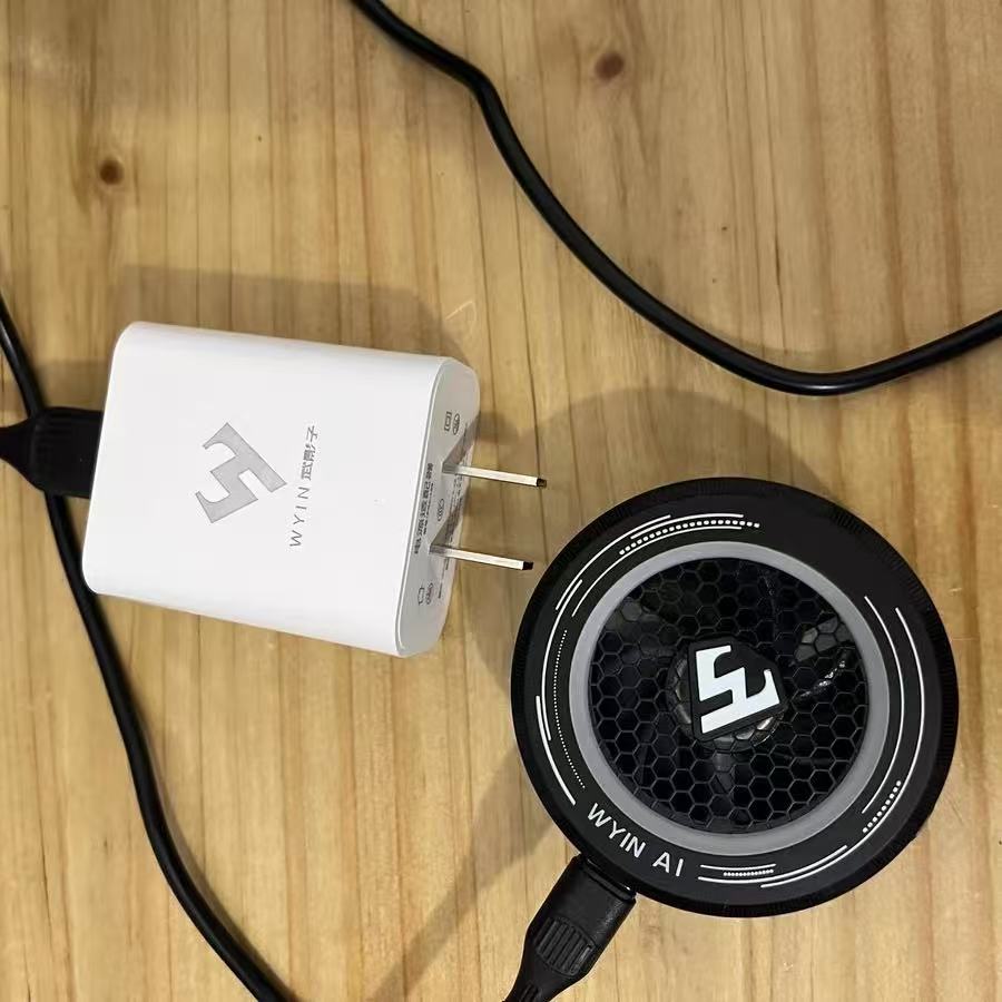 手机发热烫手怎么办？快用散热器拯救它！
