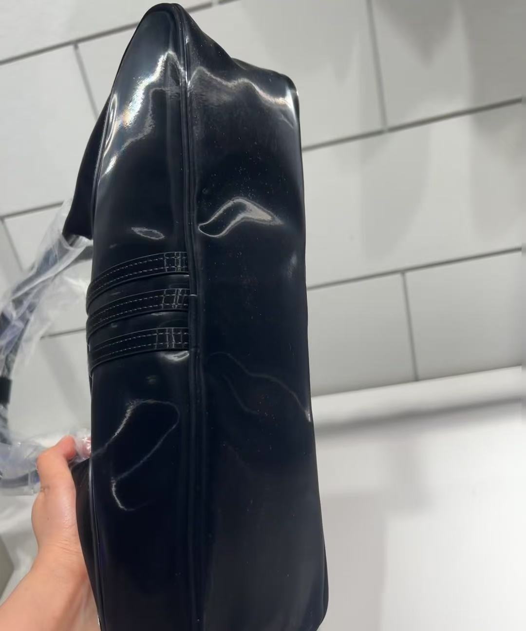 夏日穿搭单品，黑色超吸睛长柄包