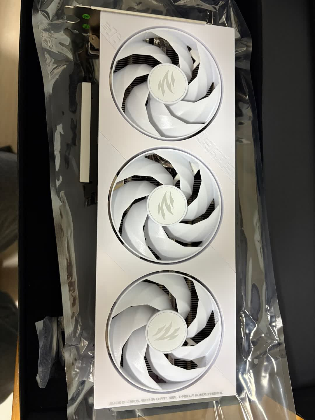 这把圣刃太耀眼！金属装甲+冰蓝光效美到窒息💎