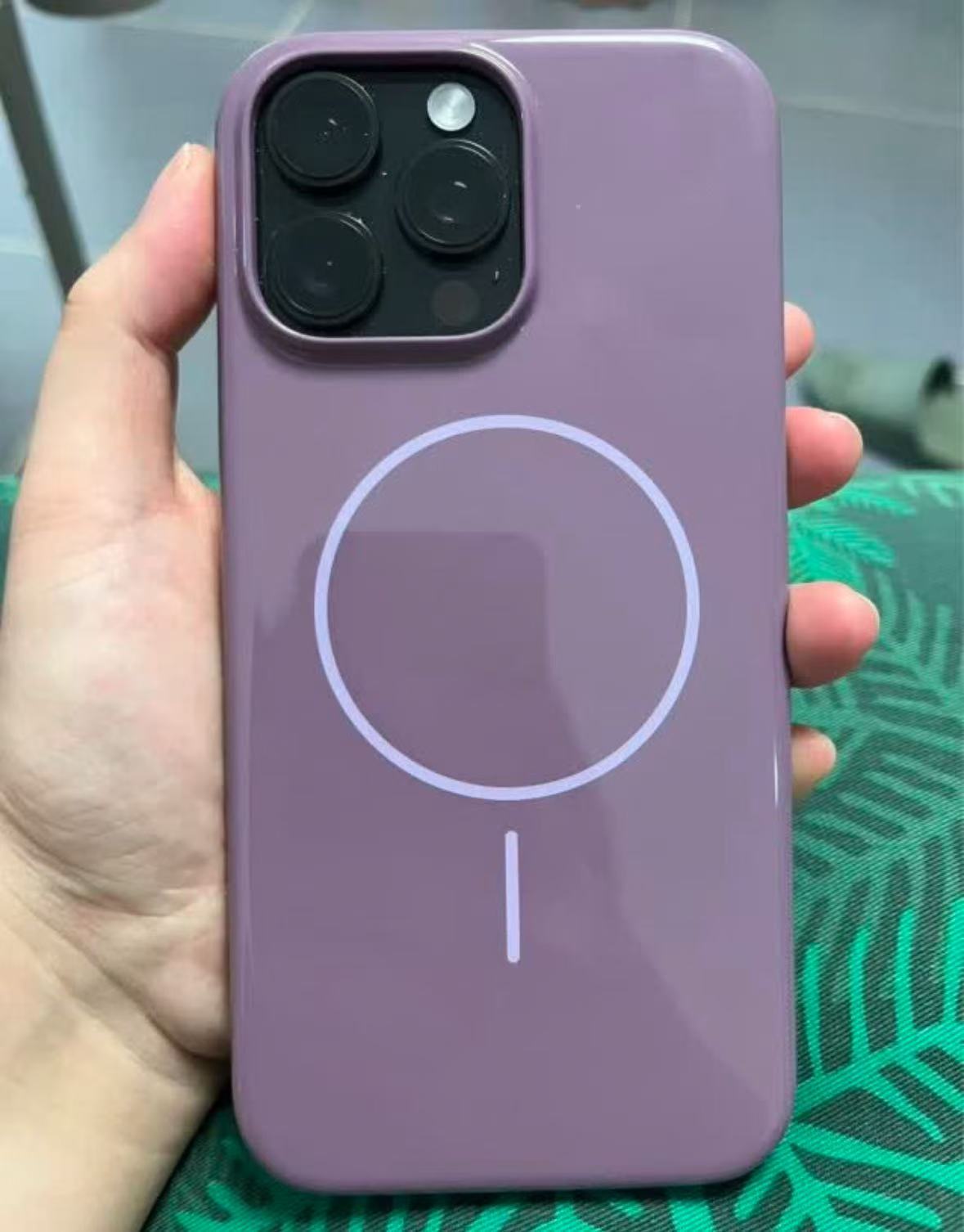 iPhone 16 Pro Max 绝配！MagSafe 紫色壳子香疯啦！