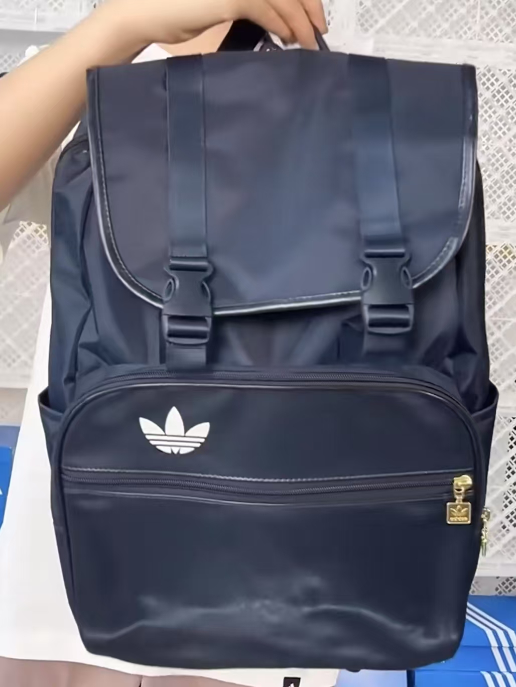 颜值暴击！街头潮人必备的出街神器双肩包