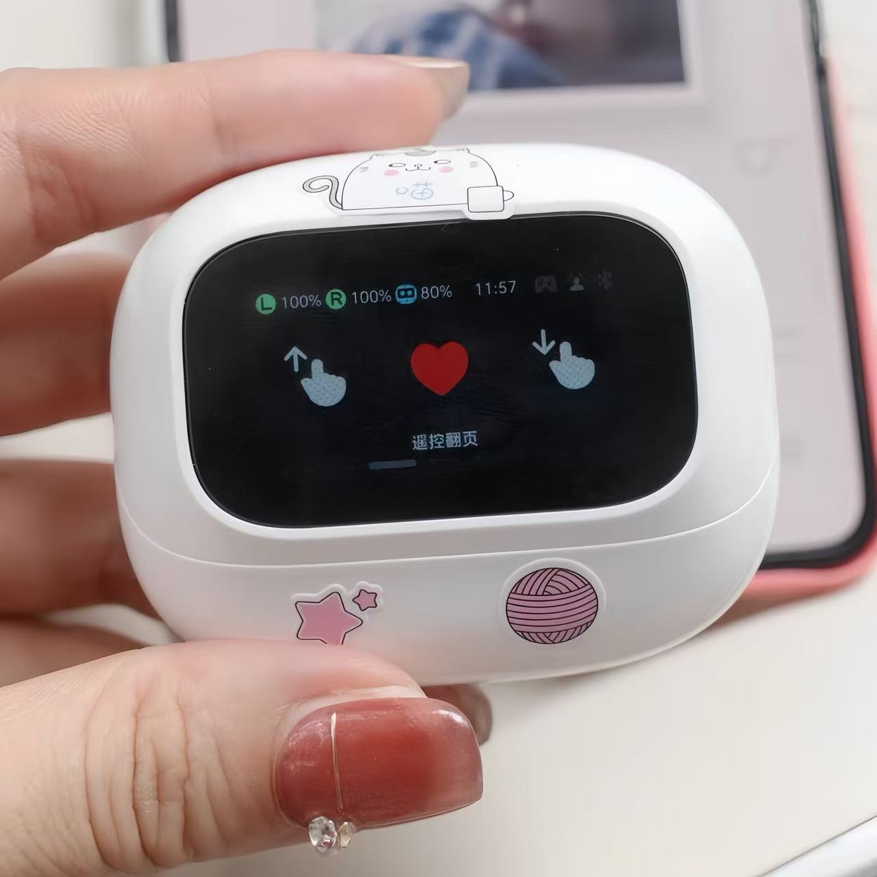 带屏幕的耳机😭设计师你配享太庙哇！