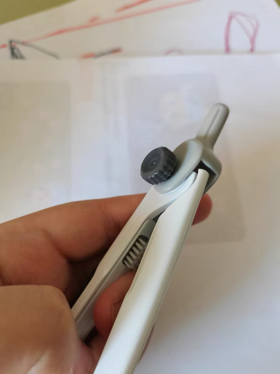 专业级绘图体验，晨光圆规超给力