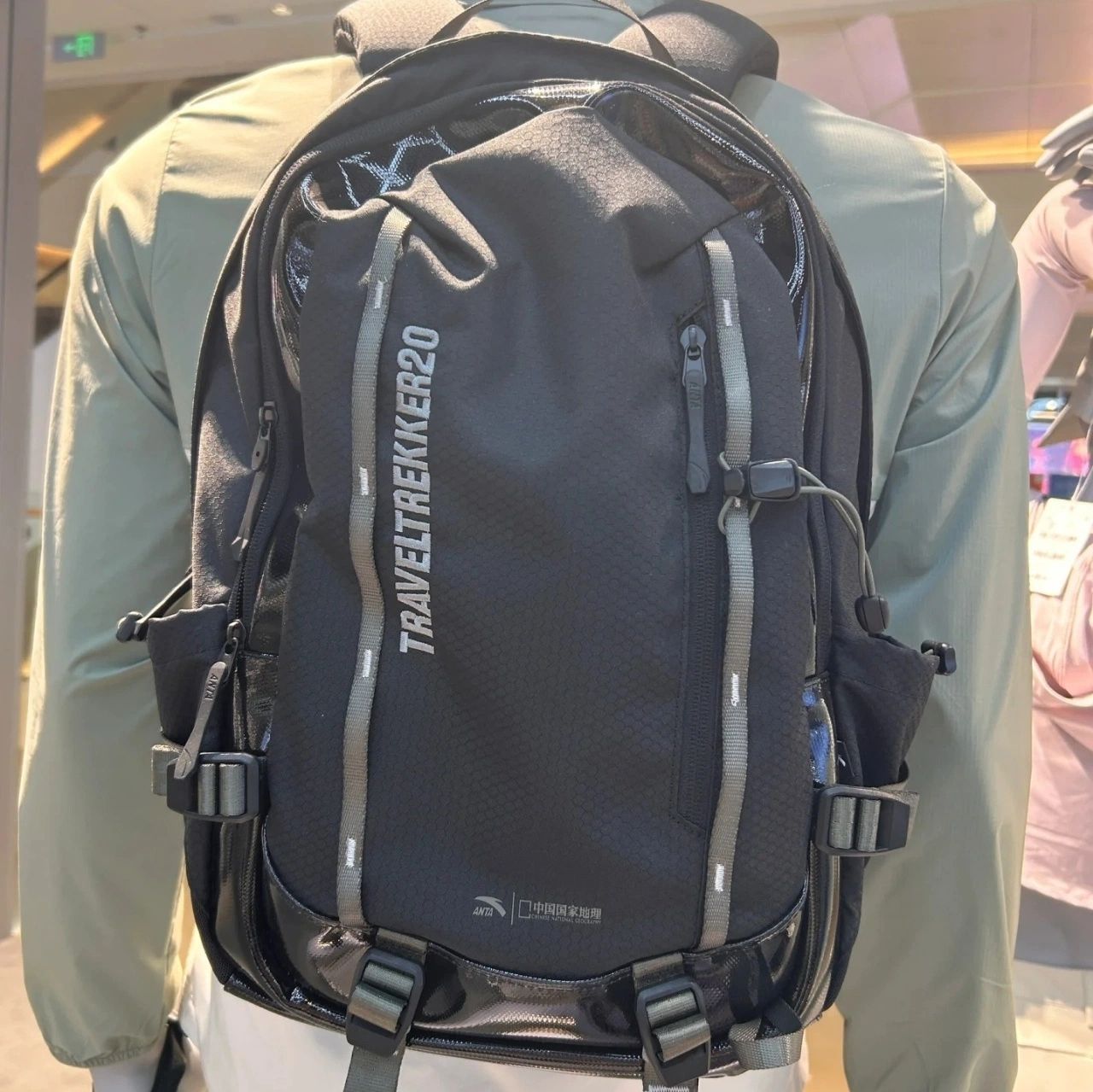 ​​ 户外老司机实测🏕️安踏这款背包有点东西