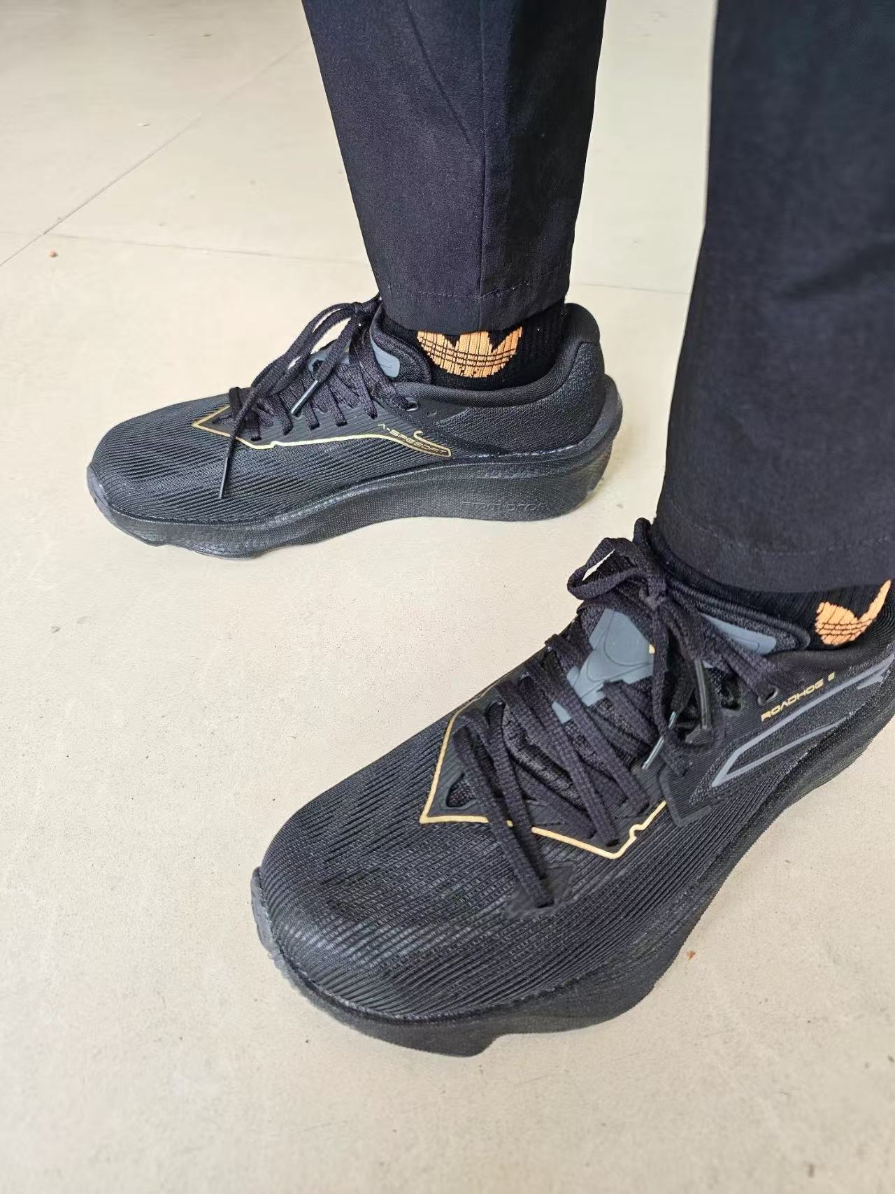 穿上这双鞋，跑步小白也能秒变飞毛腿！