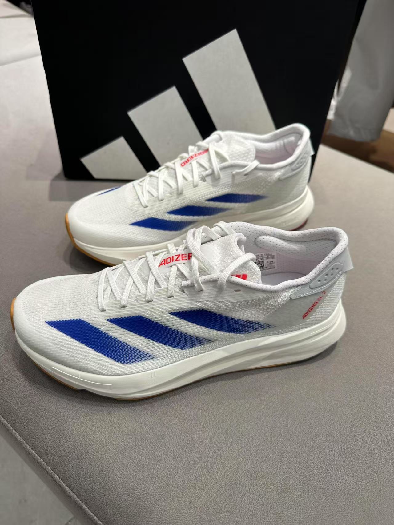 爱了！adidas SL2白蓝跑步鞋，舒适与颜值并存