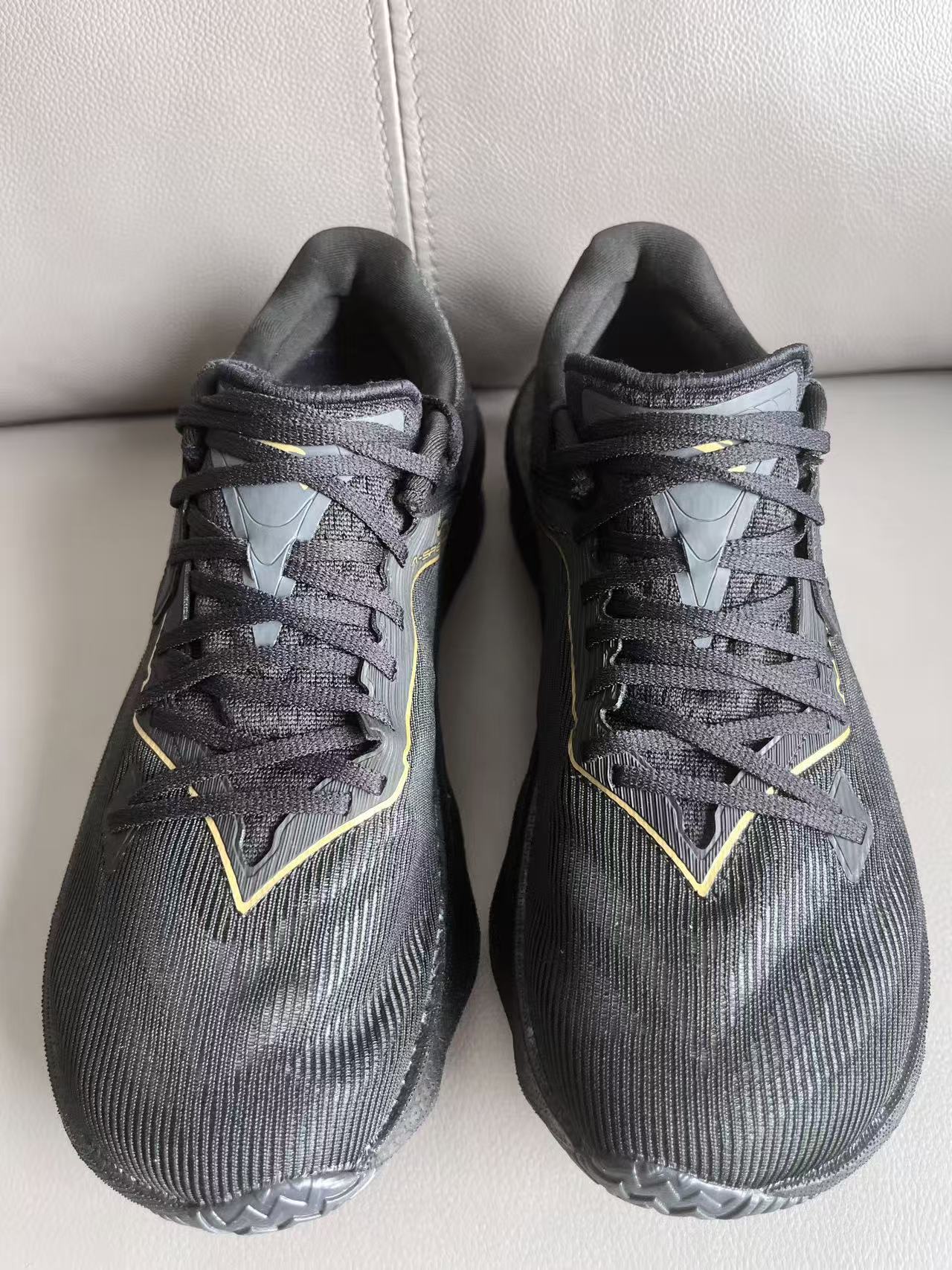 今日份分享😜安踏跑鞋 柏油路霸2